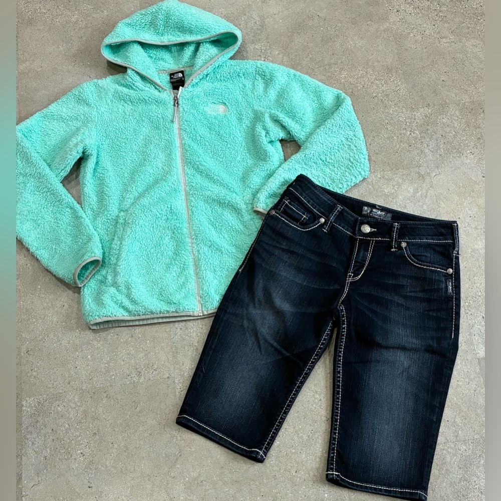 Womens SILVER/NORTH FACE “Suki” Shorts & Fleece Jacket, sz 29